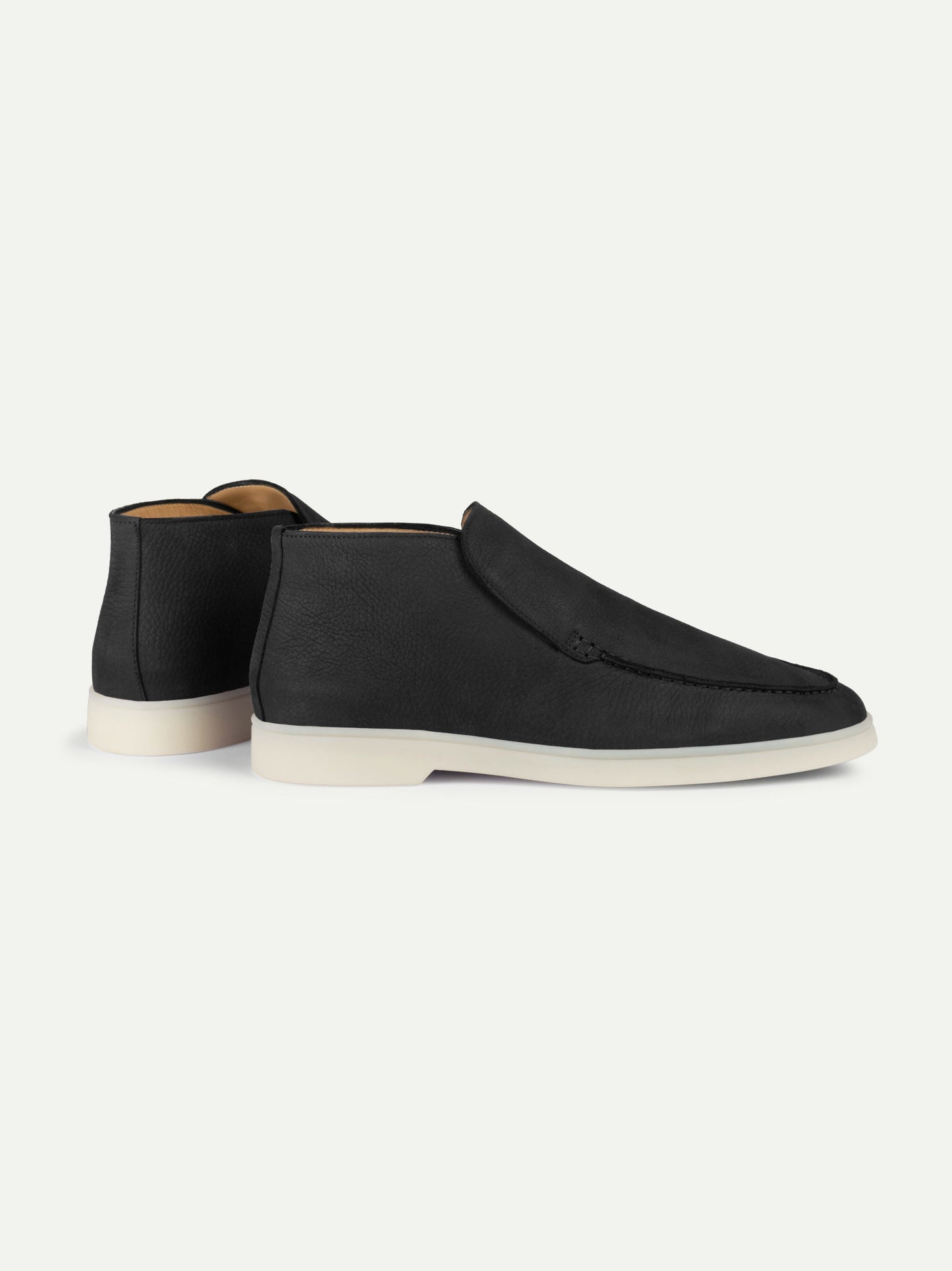 https://cdn.shopify.com/s/files/1/0103/3987/6928/files/Aurelien_city_loafer_winter_grain_nubuck_black_men_3.jpg?v=1730034932