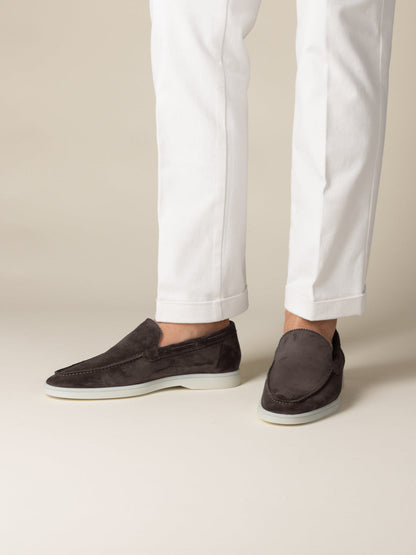 https://cdn.shopify.com/s/files/1/0103/3987/6928/files/Aurelien_yacht_loafer_softey_suede_charcoal1.jpg?v=1705401177